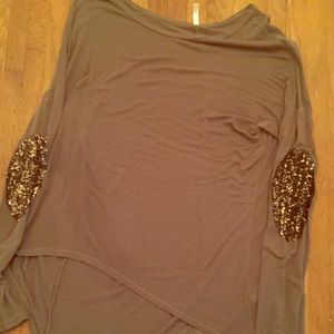 Olive top with decor sleeves